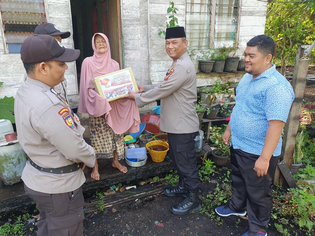 Warga Kurang Mampu Dapat Bansos Dari Polsek Tebingtinggi